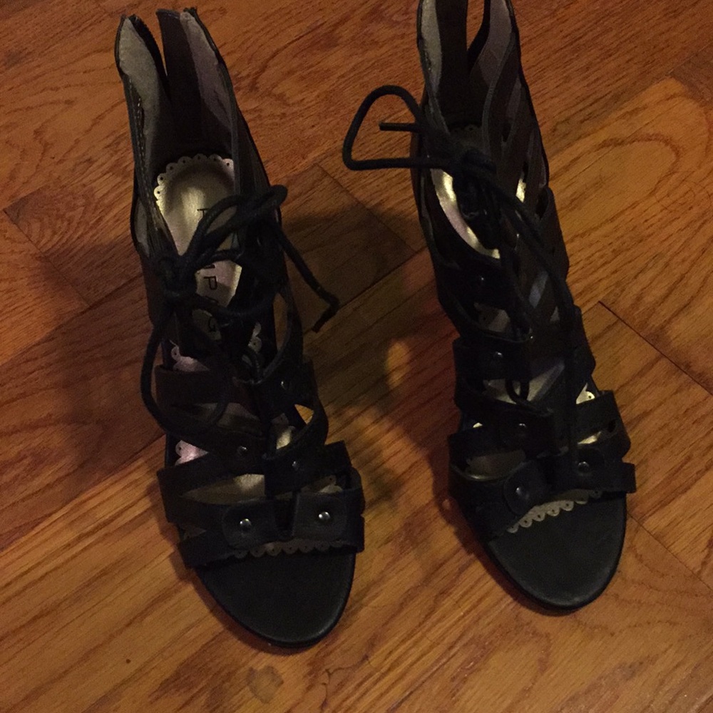 Rampage shoes size 6 new with tags.